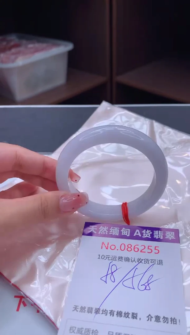 未镶嵌手镯翡翠有纹，完美者勿拍