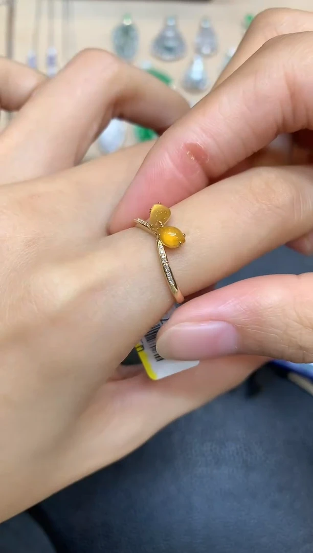 18K金镶嵌戒指翡翠随形【无服务费