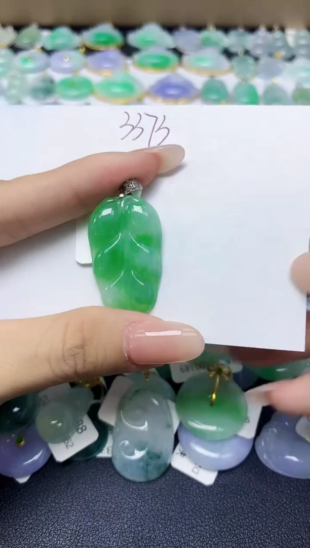 翡翠18K金镶嵌颈饰 天然缅甸翡翠A货