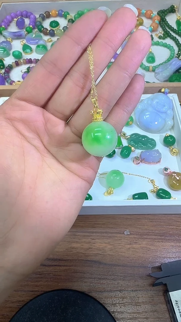 颈饰14K金镶嵌翡翠飘花大弹珠