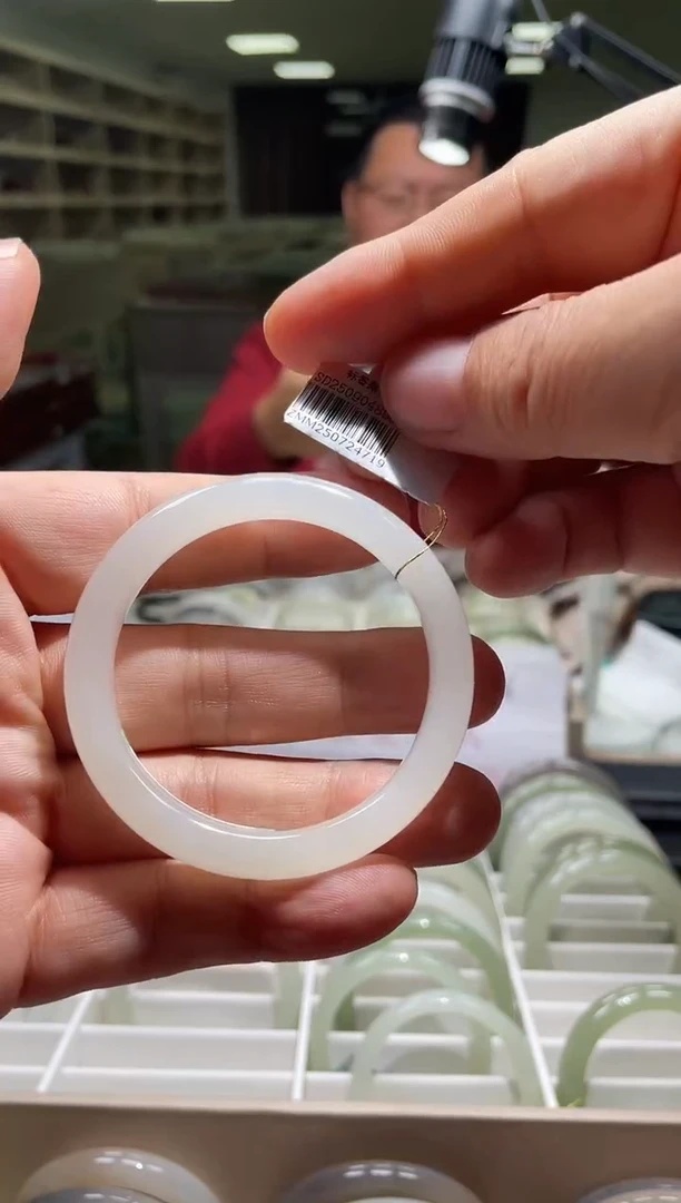 未镶嵌手镯和田玉50-52圈口 4719