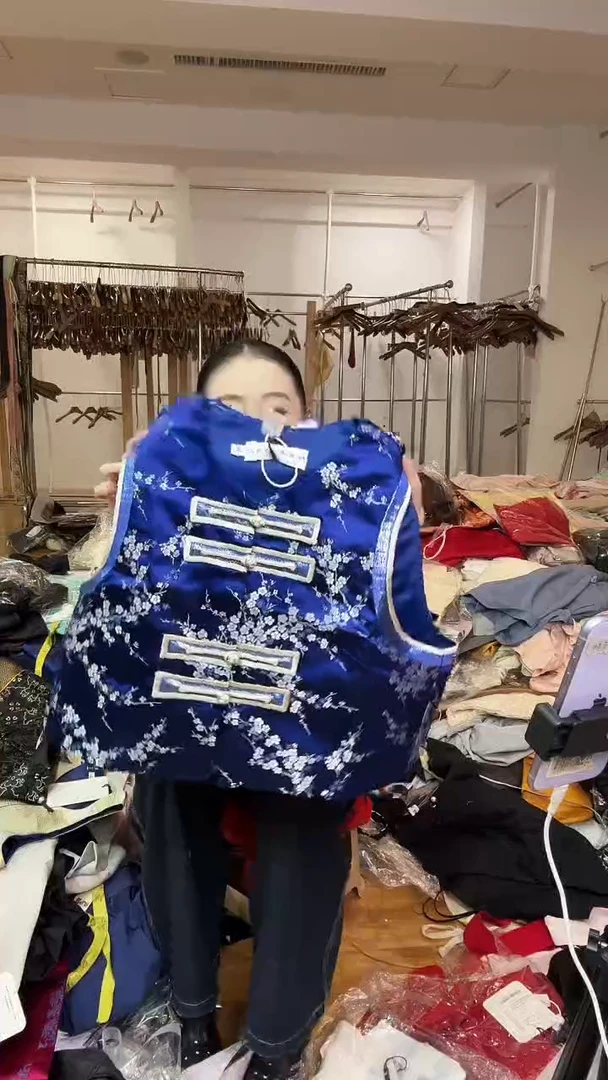 马甲       M码       80-105斤