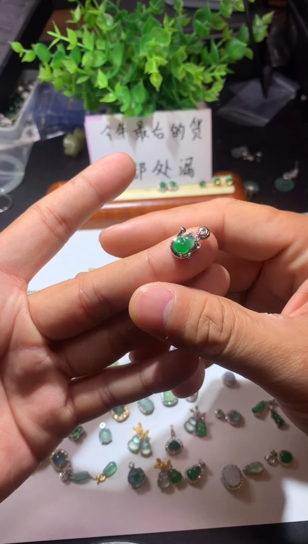 吊坠(不含链)未镶嵌翡翠1