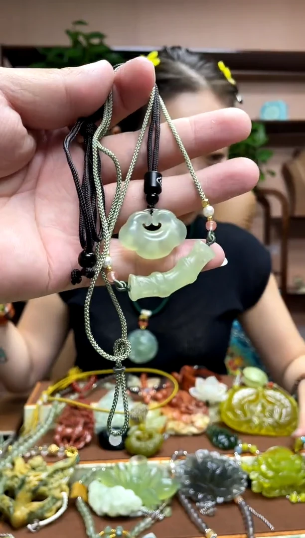 未镶嵌岫玉吊坠1·