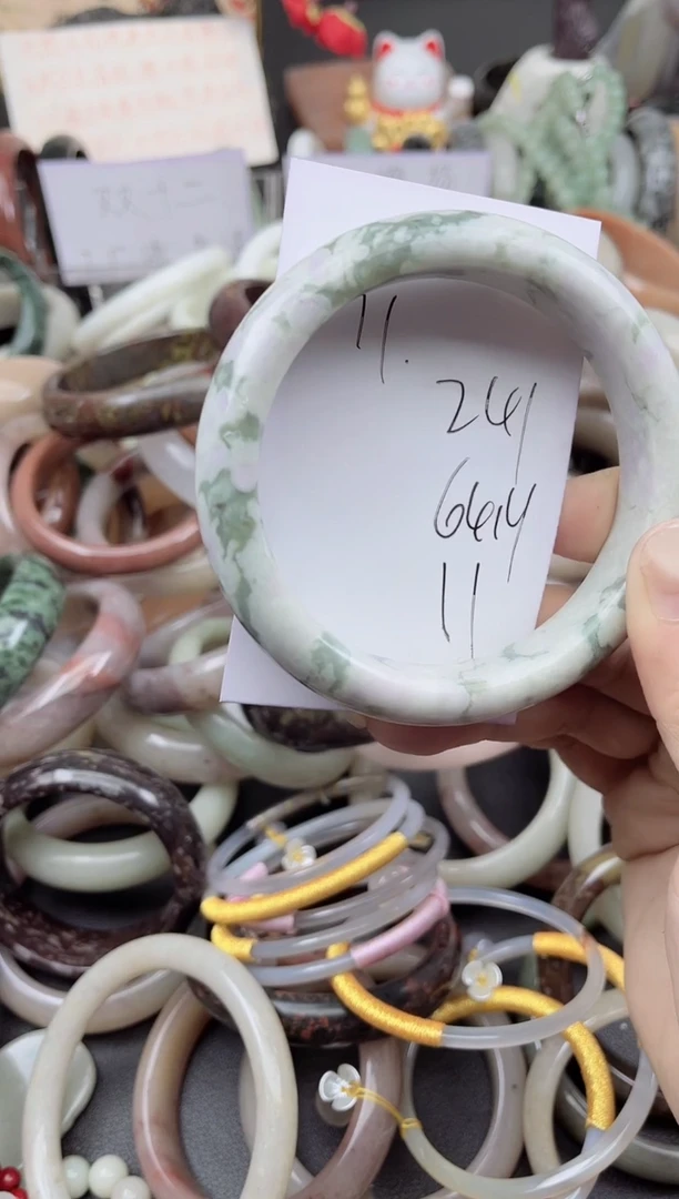 未镶嵌手镯石英质玉241