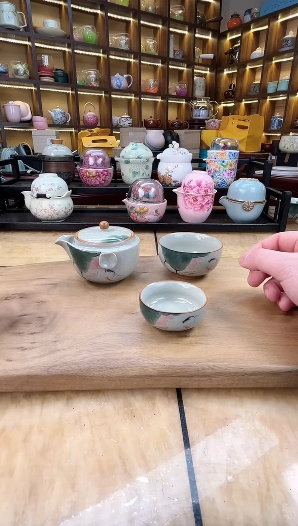 【闪购商品】哥窑荷鱼宝瓶旅行套装（带绿色刺绣包）