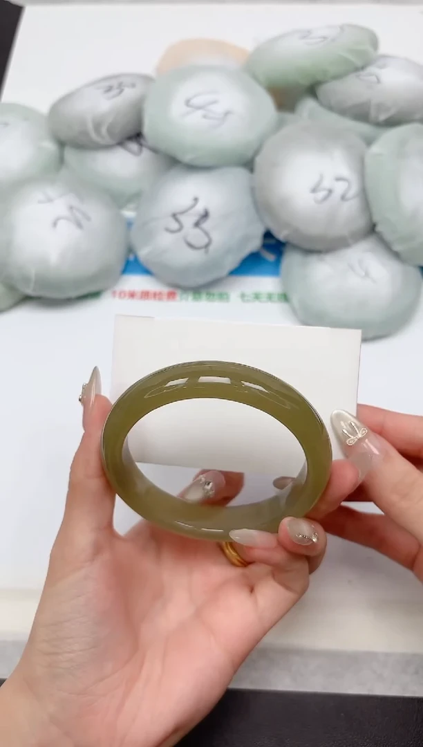 未镶嵌手镯石英质玉252-59.7