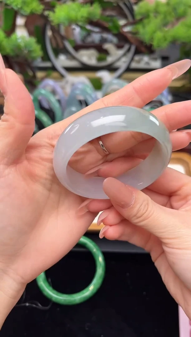 未镶嵌手镯翡翠手镯