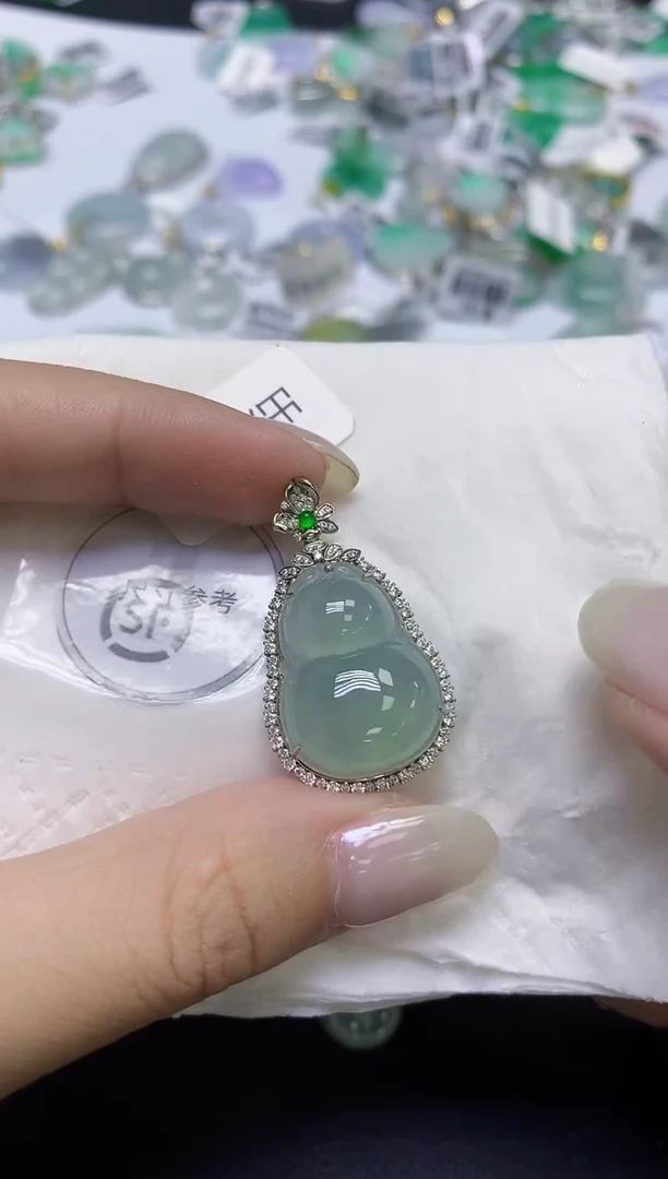 颈饰18K金镶嵌翡翠天然缅甸翡翠A货百元以上9元证书费自理