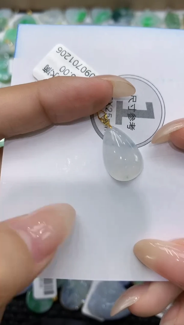 颈饰18K金镶嵌翡翠111111111111