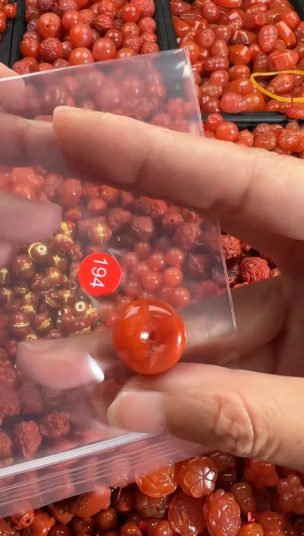 【闪购商品】南红玛瑙颈饰未镶嵌1