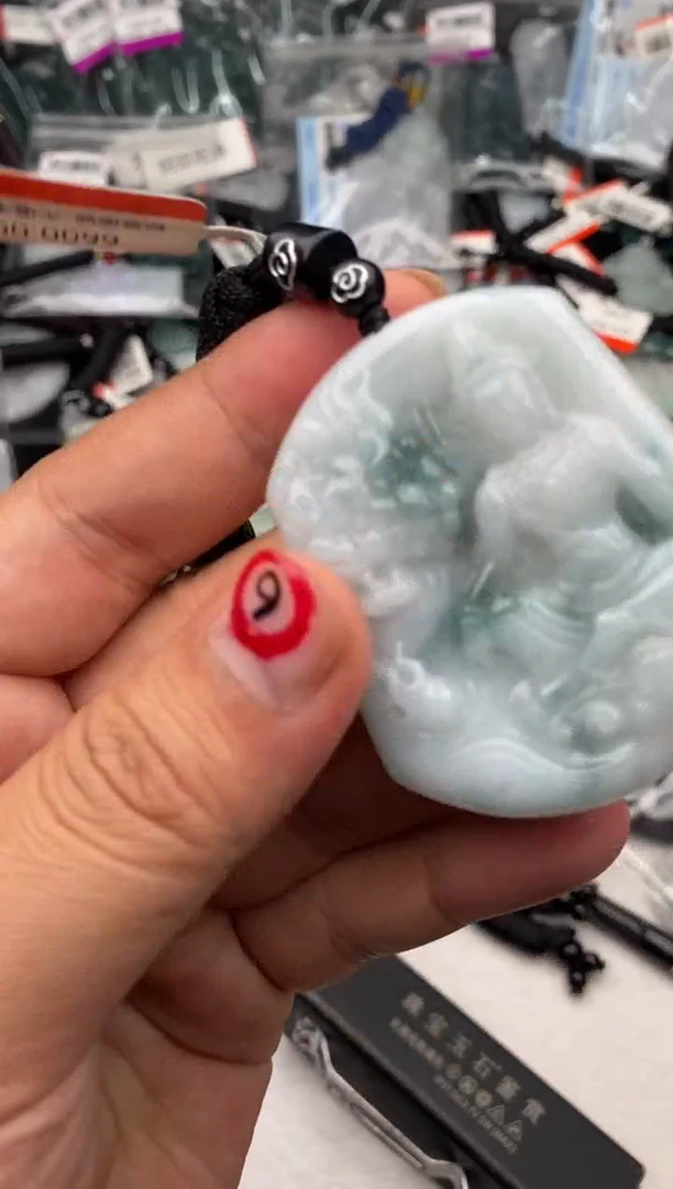 翡翠未镶嵌颈饰多样性发其一