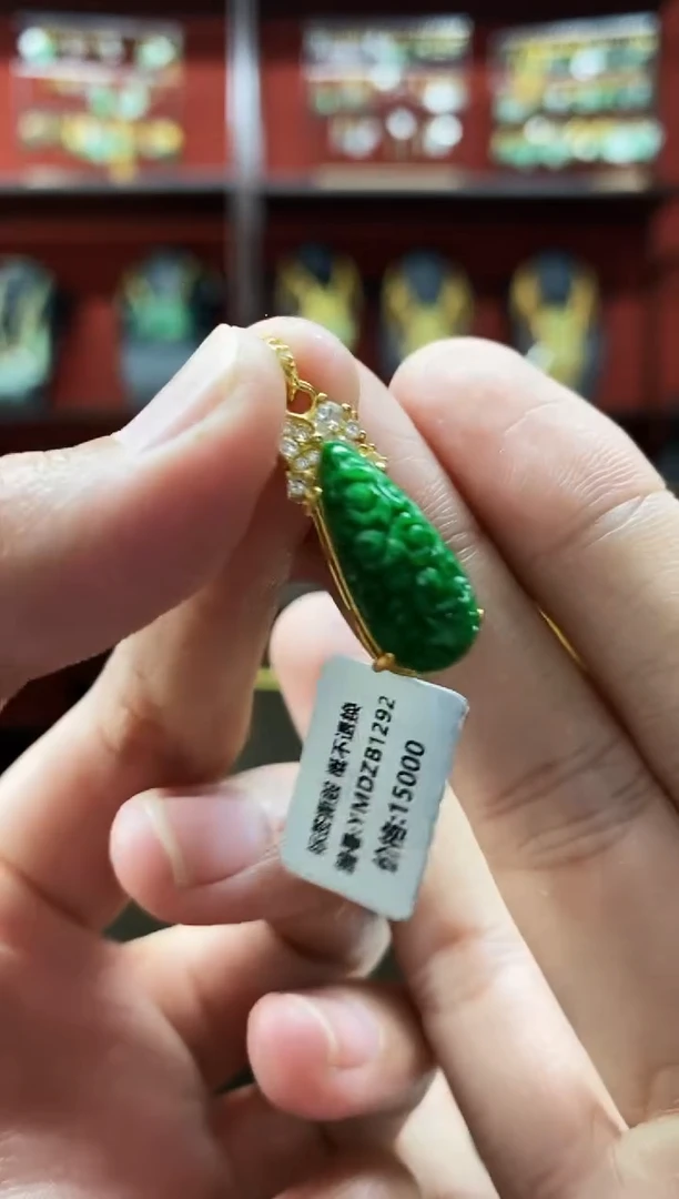 颈饰未镶嵌翡翠吊坠