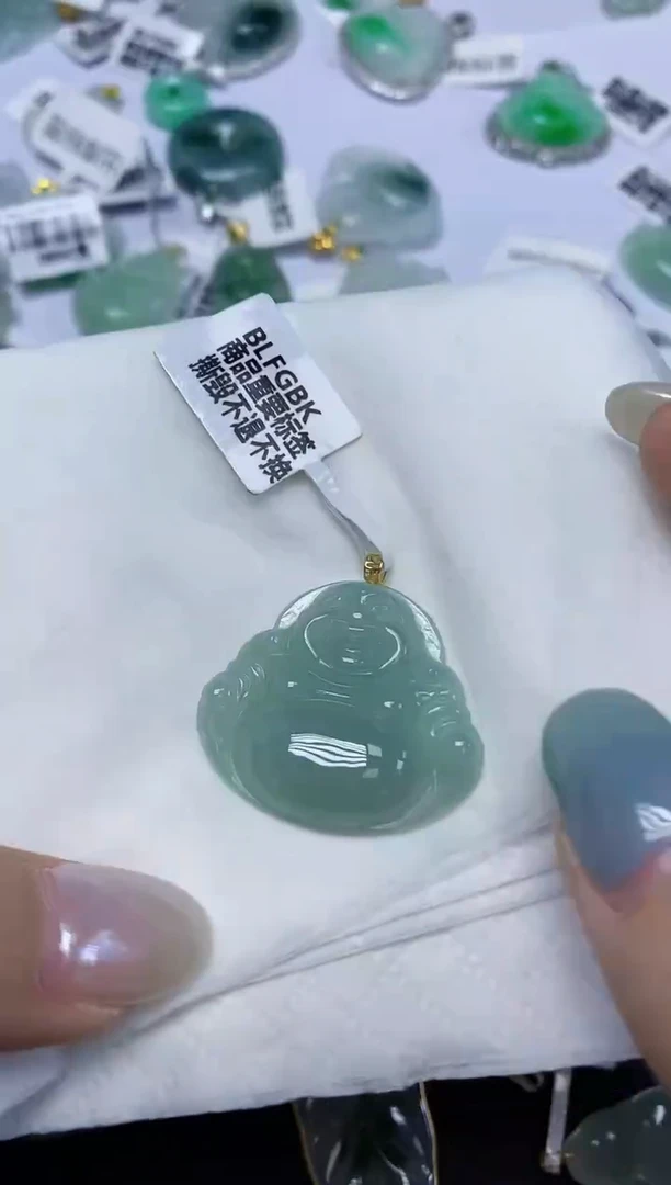 翡翠18K金镶嵌颈饰天然缅甸翡翠A货