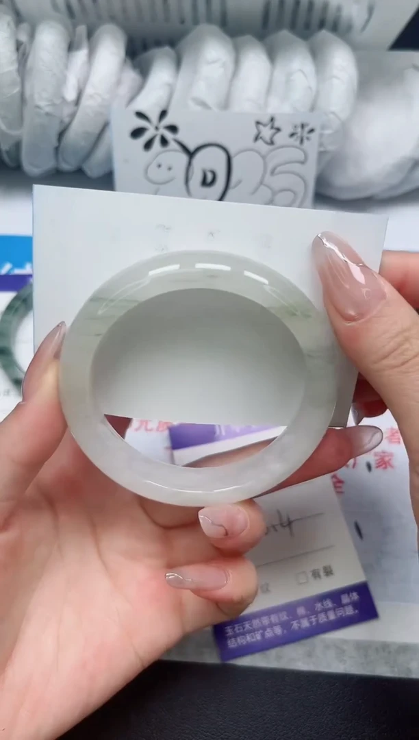 【闪购商品】石英质玉手镯未镶嵌45