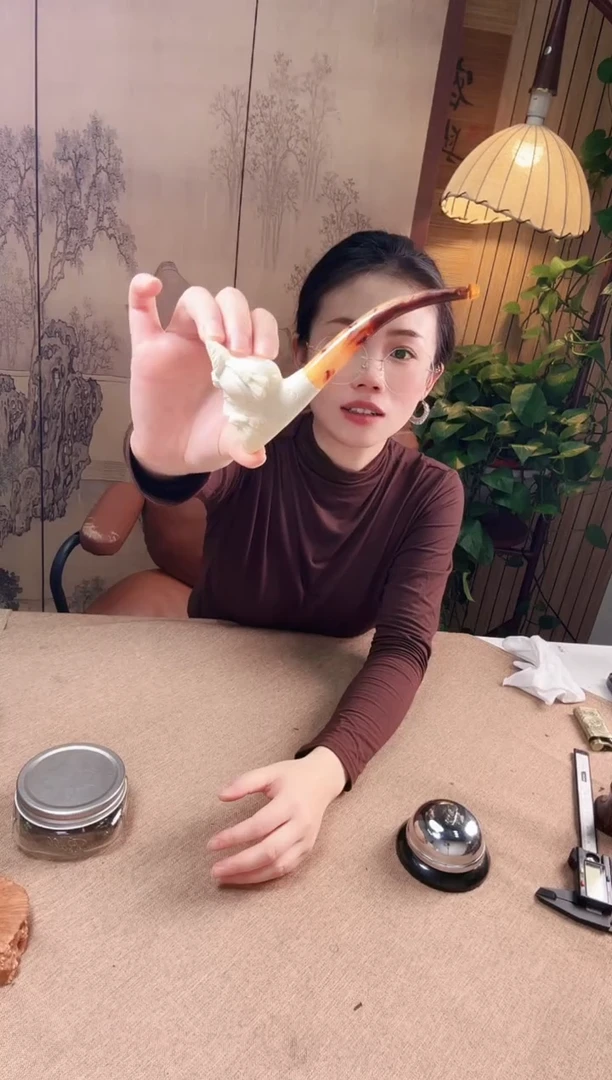 东**?海泡石国王雕刻