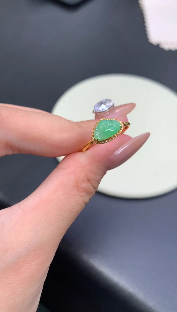 颈饰18K金镶嵌翡翠48小时鉴赏期 退货不扣服务费