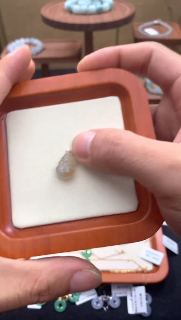 翡翠18K金镶嵌吊坠(不含链)貔貅