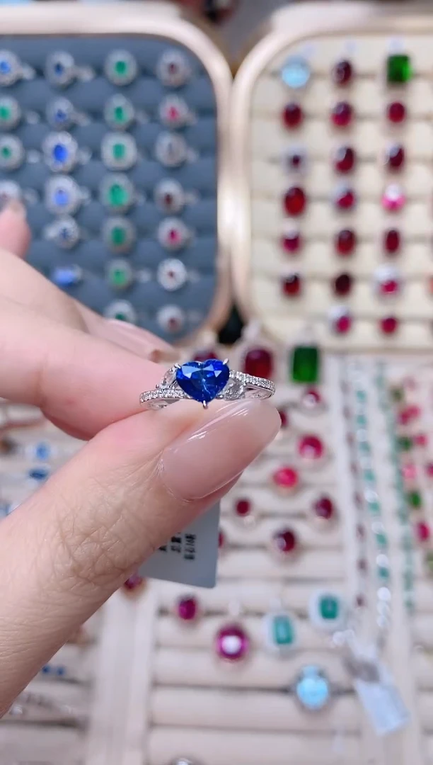 蓝宝石戒指蓝宝石18K金镶嵌1CT