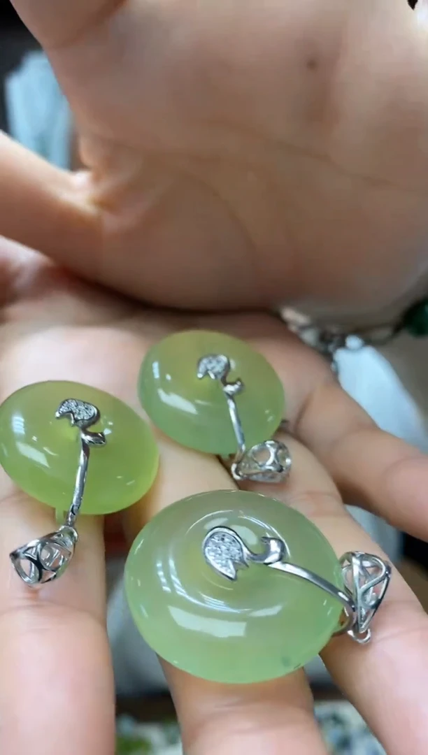 银S925镶嵌岫玉吊坠多样性发货其中发一天鹅扣头