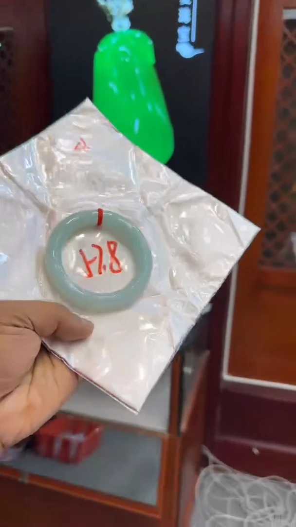 翡翠手镯未镶嵌手镯
