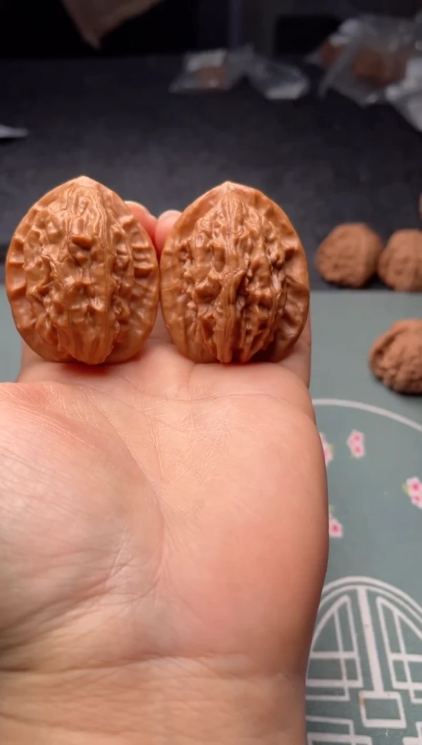 把件文玩核桃w262  大红袍 39尺