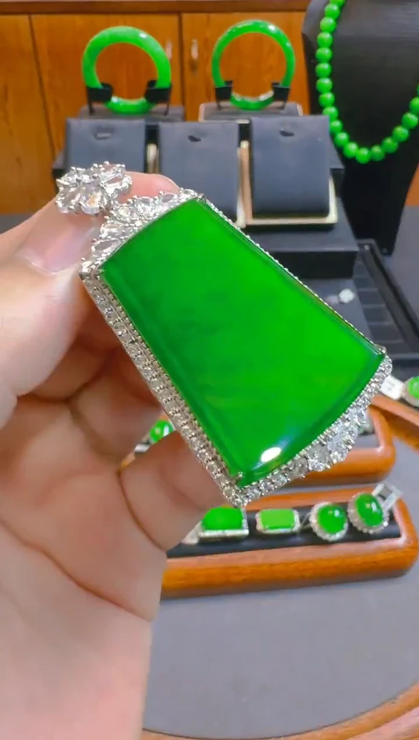 吊坠(赠链)银S925镶嵌翡翠哈****এ天然A货翡翠