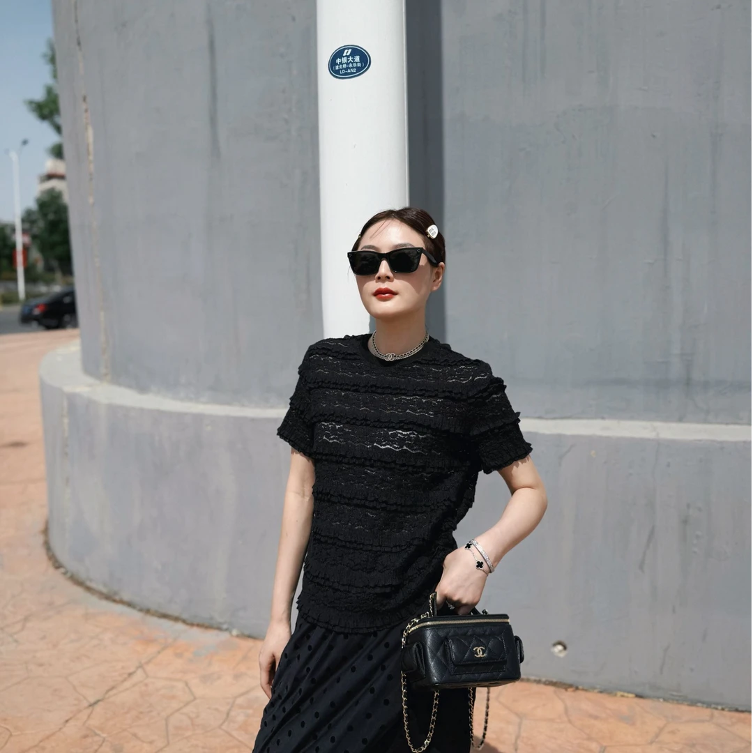 俪妍【LIVELY·YAN】25夏季新款上衣31456显瘦气质时尚休闲黑色圆领