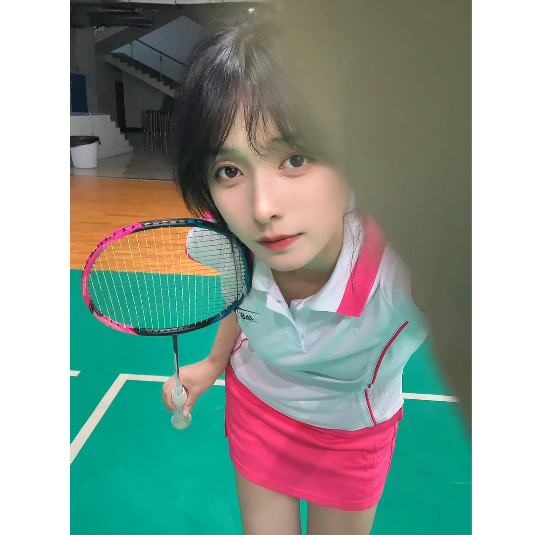 临典白色复古翻领羽毛球服透气速干女短袖比赛训练运动吸汗大赛服