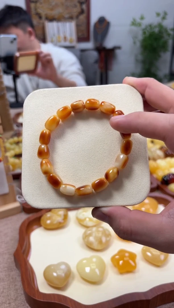 【闪购商品】蜜蜡裸石未镶嵌手串