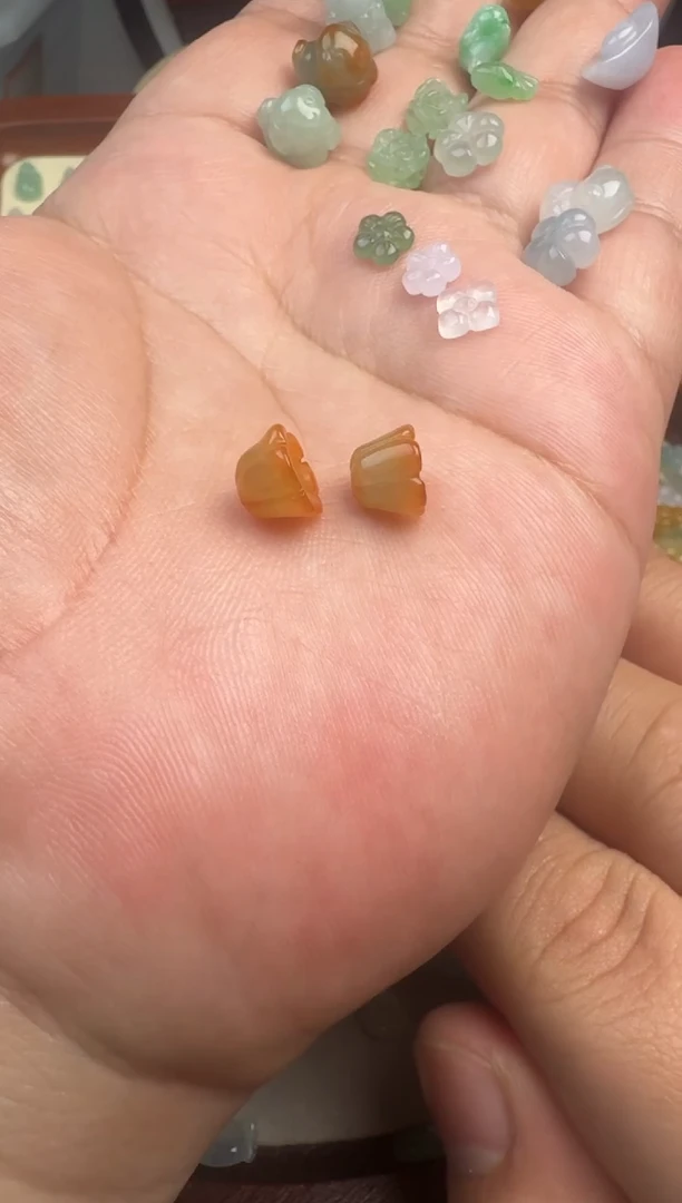 颈饰未镶嵌翡翠钟*妹翡翠