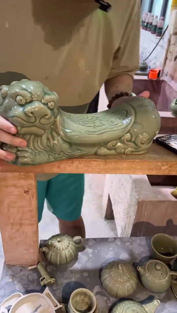耀州窑青瓷狮狮如意枕头