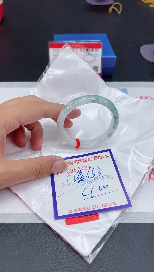 翡翠手镯未镶嵌1
