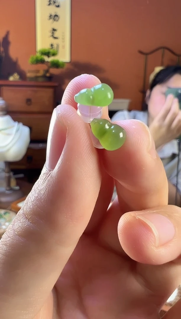 和田玉（碧玉）18K金镶嵌耳饰碧玉耳钉