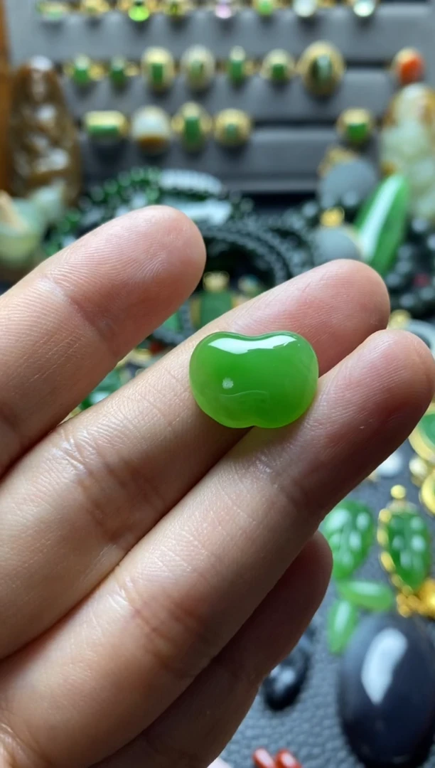 和田玉未镶嵌颈饰碧玉吊坠