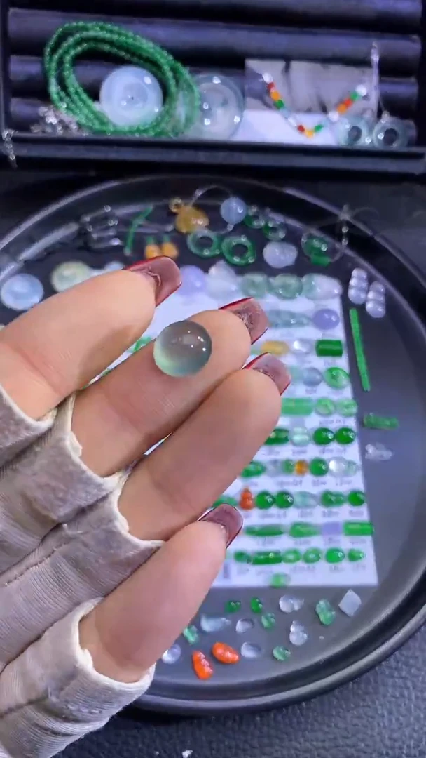 未镶嵌挂件翡翠蛋面