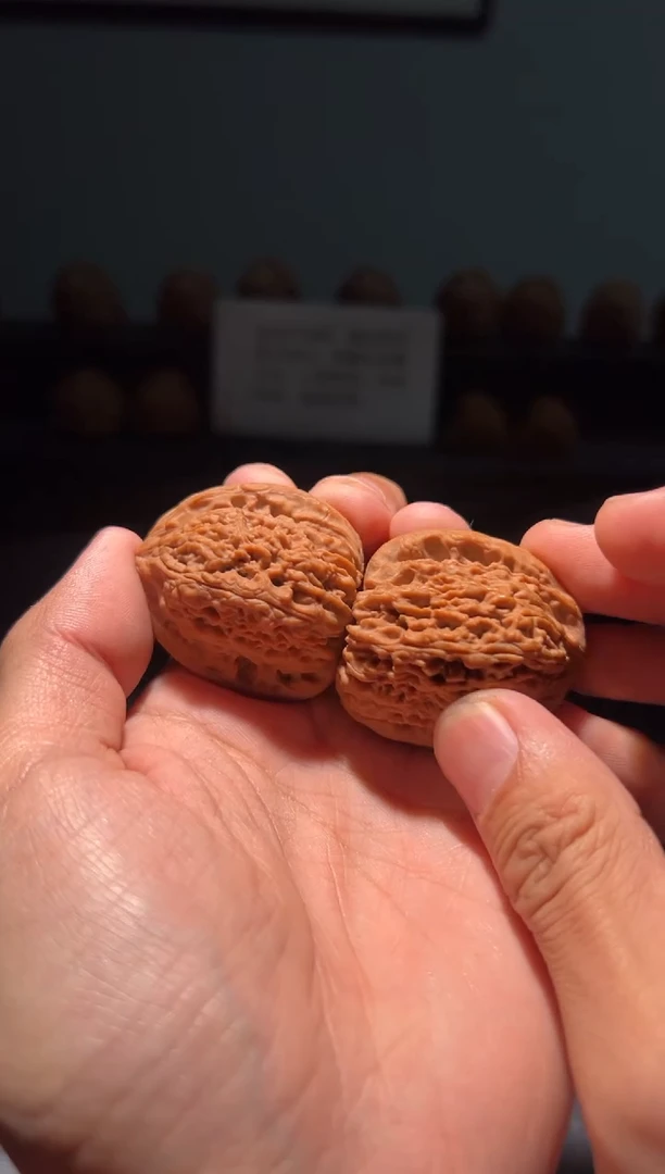 把件文玩核桃大****达88福利对南疆石