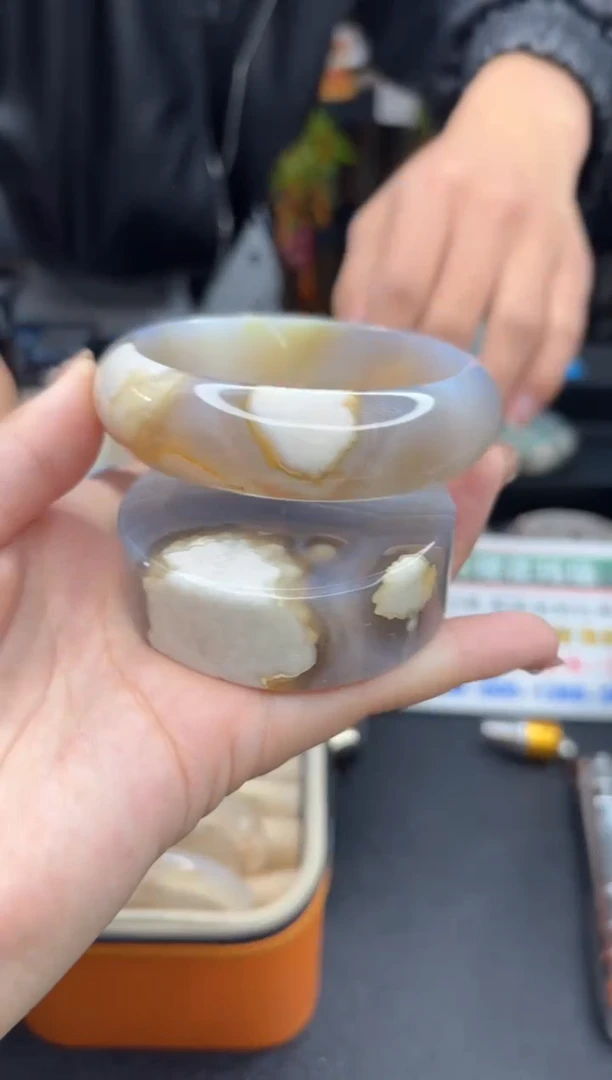 【闪购商品】石英质玉手镯未镶嵌2036（63圈赠送镯心）