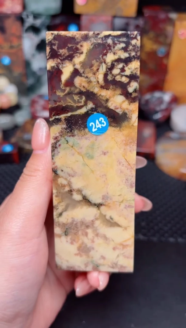 玉桂林鸡血创意摆件装饰 编号：243