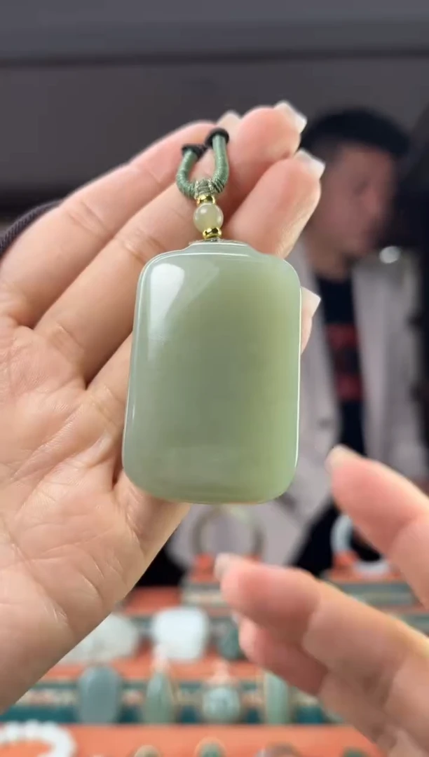 颈饰未镶嵌和田玉佩佩