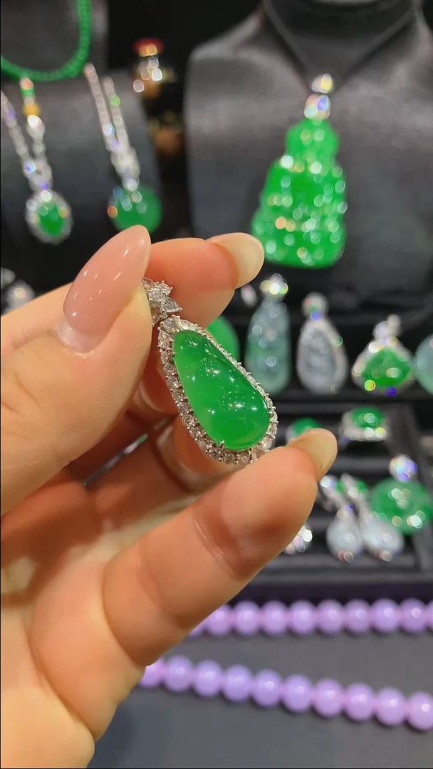 吊坠(不含链)18K金镶嵌翡翠吊坠