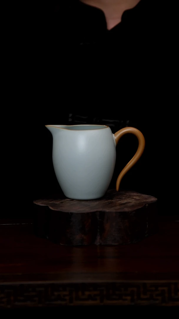 杯小*联系客服核对订单