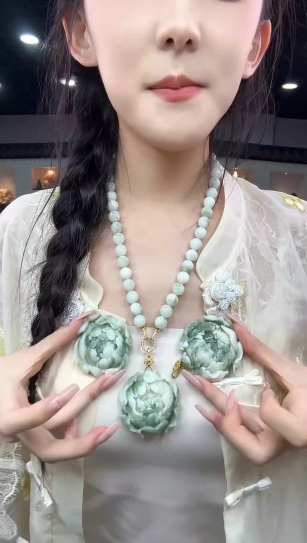 岫玉未镶嵌颈饰老油翠牡丹花【随机发货其中一个】