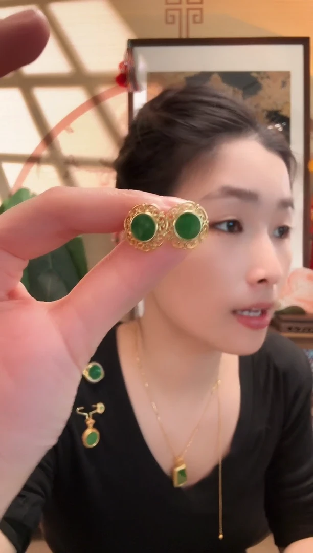 颈饰未镶嵌翡翠耳饰