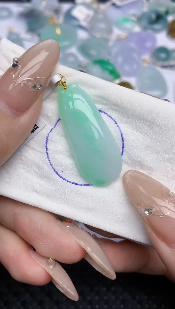 颈饰18K金镶嵌翡翠90   天然翡翠A货  百元以上9米证书费自理