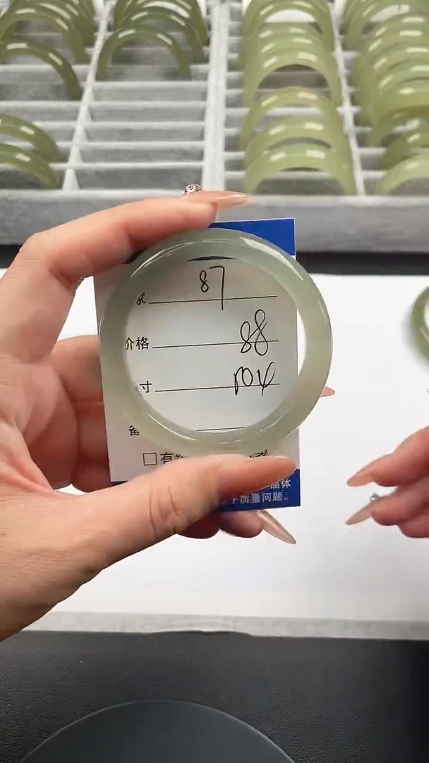 未镶嵌手镯石英质玉东陵