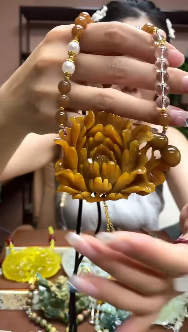 岫玉未镶嵌吊坠绿**园·