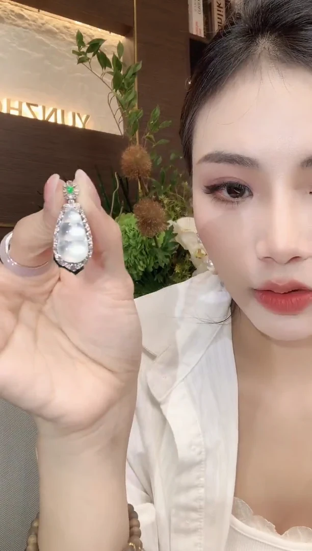 吊坠(不含链)18K金镶嵌翡翠A62