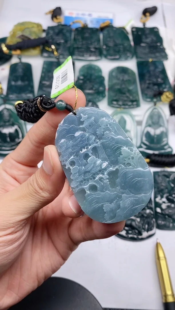 颈饰未镶嵌翡翠