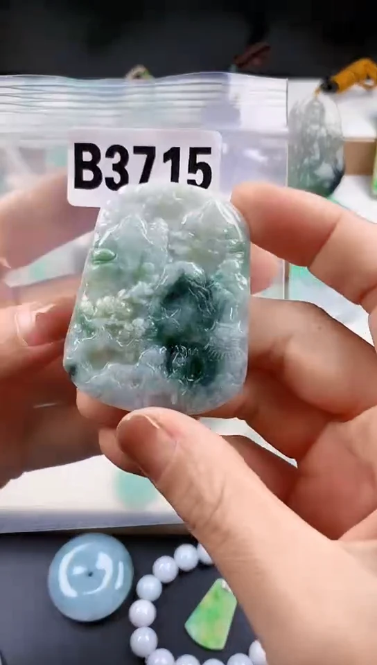 颈饰未镶嵌翡翠天然翡翠吊坠挂件